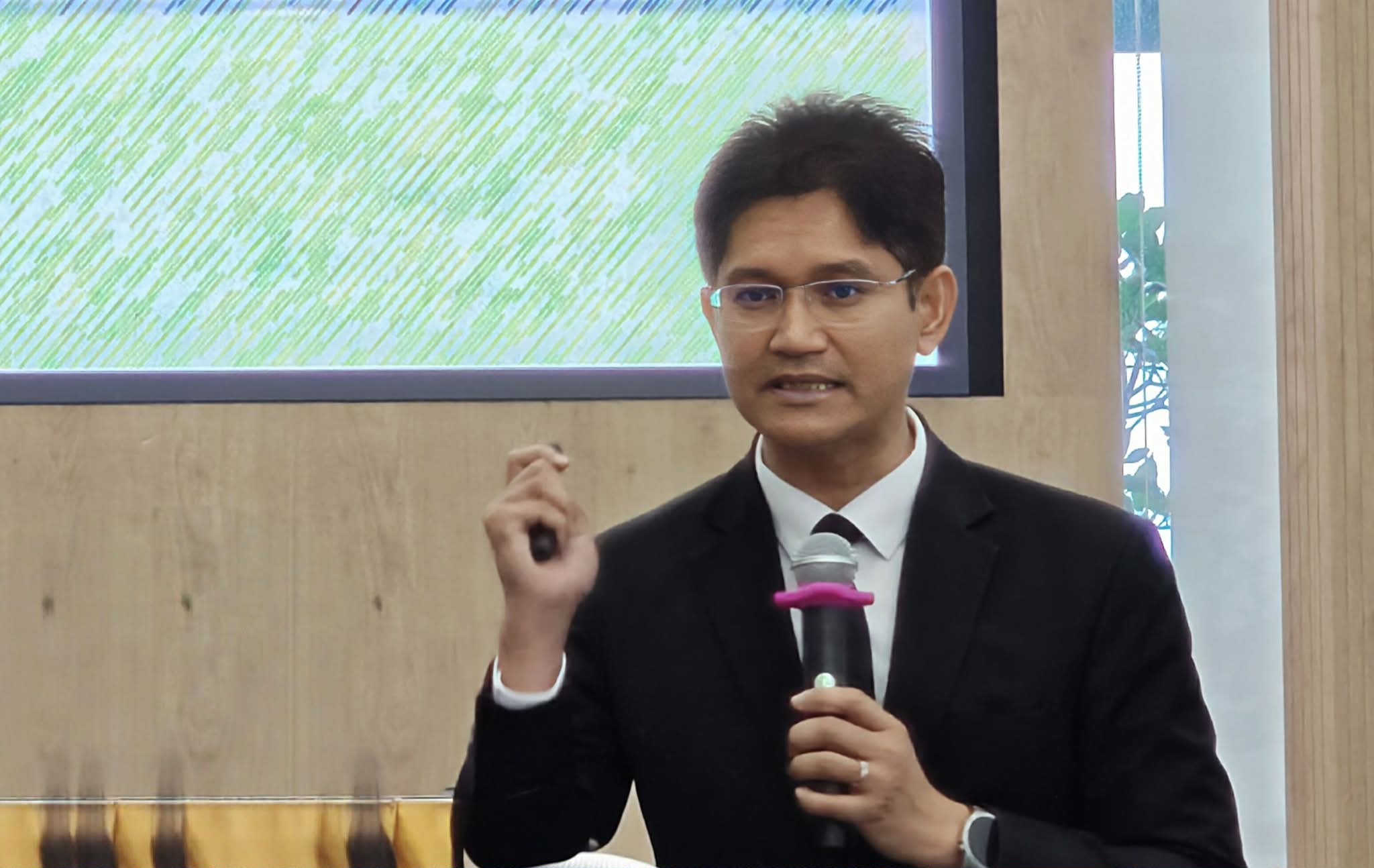 TINT visits covid hospital center